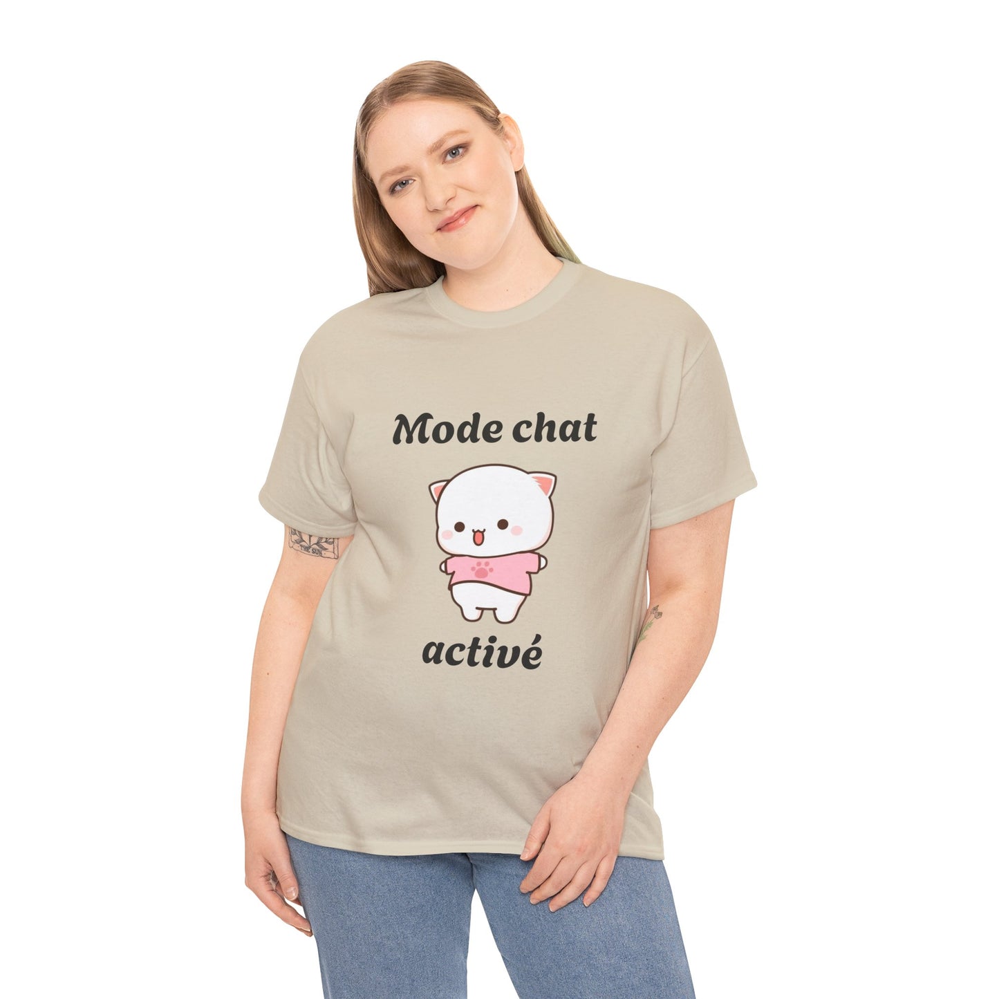 T-shirt unisex 100% coton "Mode chat activé" avec notre adorable petit chat.