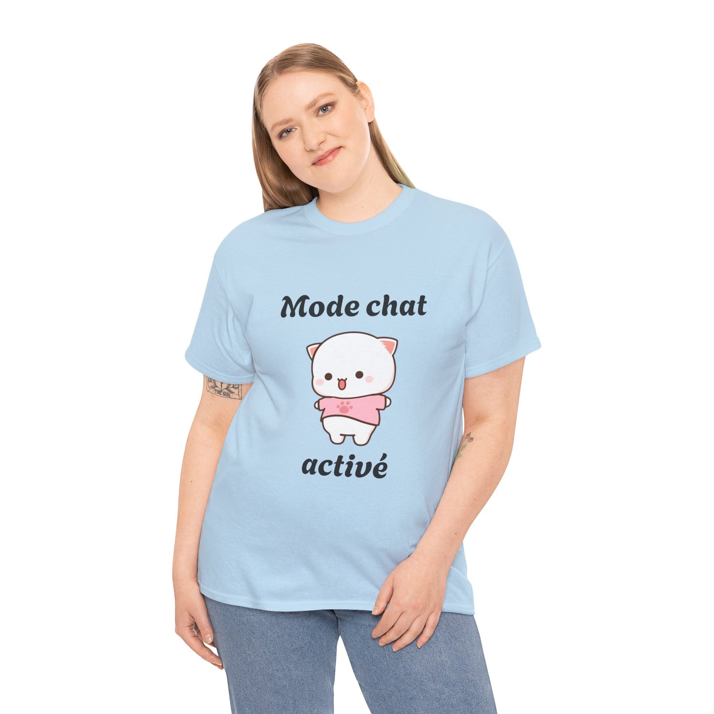 T-shirt unisex 100% coton "Mode chat activé" avec notre adorable petit chat.