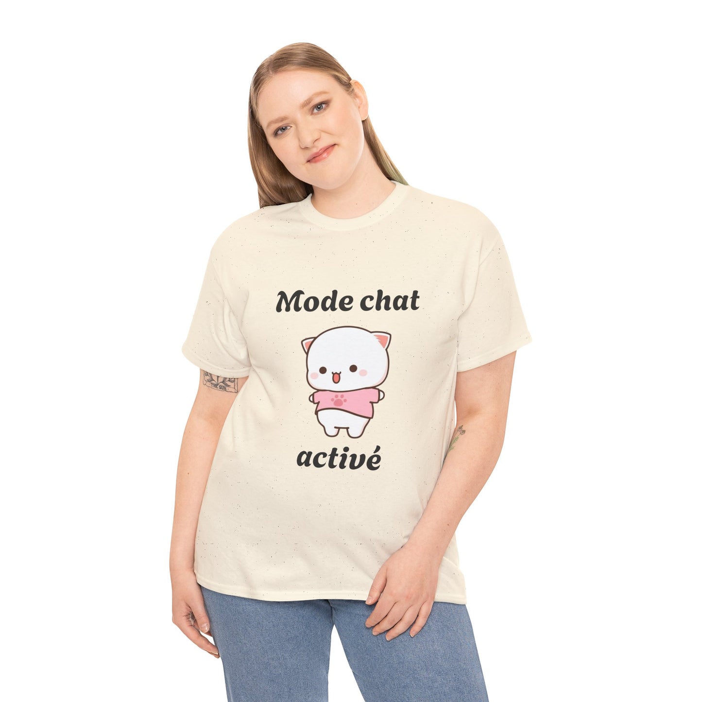 T-shirt unisex 100% coton "Mode chat activé" avec notre adorable petit chat.