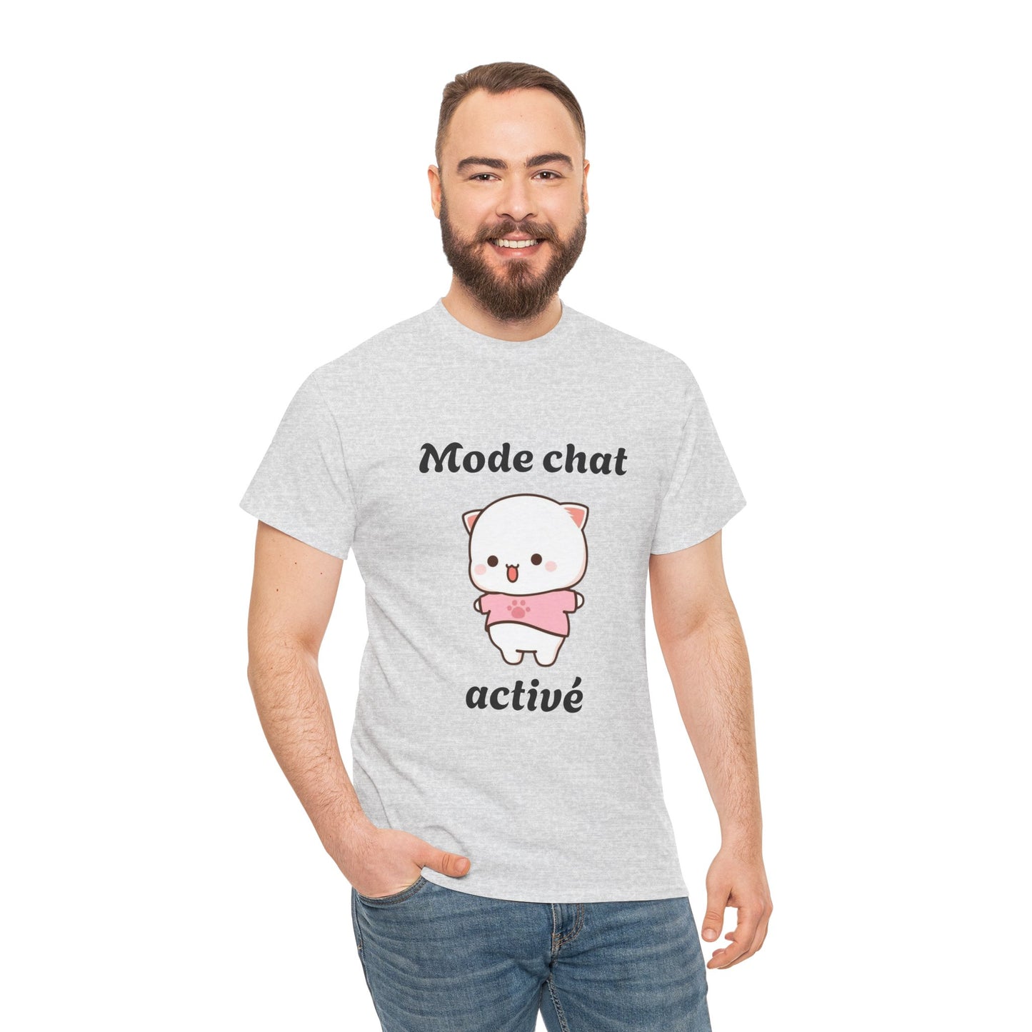 T-shirt unisex 100% coton "Mode chat activé" avec notre adorable petit chat.