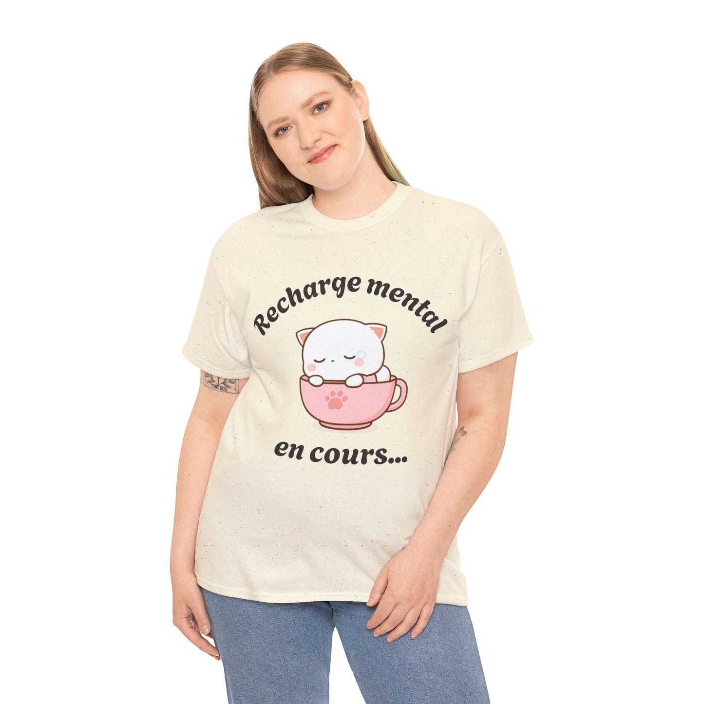 T-shirt unisex 100% coton "Recharge mental en cours..." avec notre adorable petit chat.