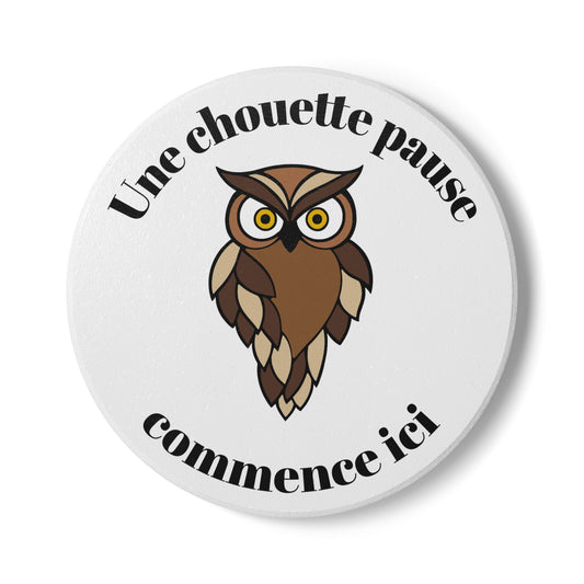 Dessous de verre en céramique "Une chouette pause commence ici" avec notre mignonne petite chouette.