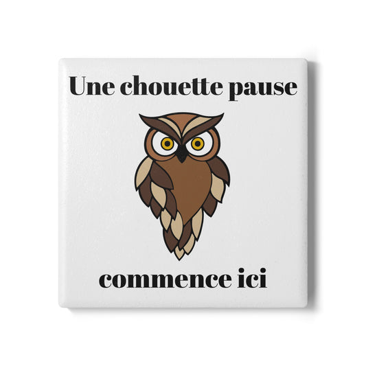 Dessous de verre en céramique "Une chouette pause commence ici" avec notre mignonne petite chouette.